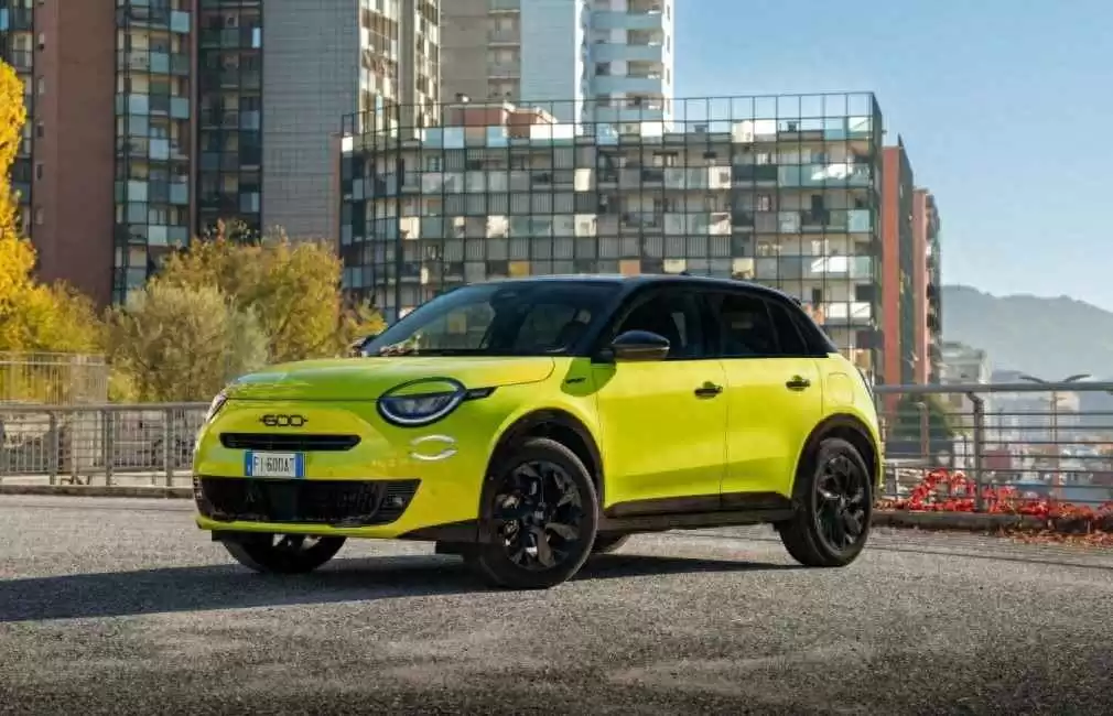 乔6穿衣搭配 新款菲亚特600 Sport：亮眼配色，顶级配置