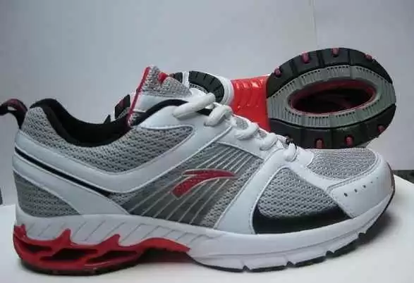 2025运动鞋图鉴从芭蕾风到机甲款你的下一双鞋该是什么样子