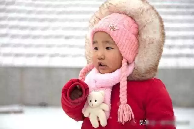 夏季断崖式降温警报!孩子穿衣记住“3暖2不冻”,少生病更轻松 夏季断崖式降温警报!孩子穿衣记住“3暖2不冻”,少生病更轻松