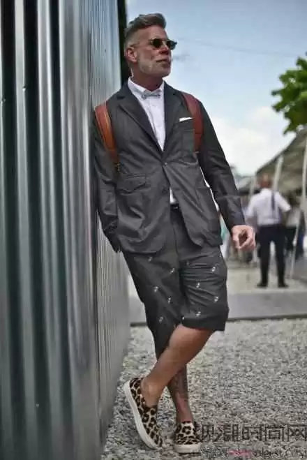 乐福鞋穿衣指南 从经典复古到时髦松弛一键拿捏