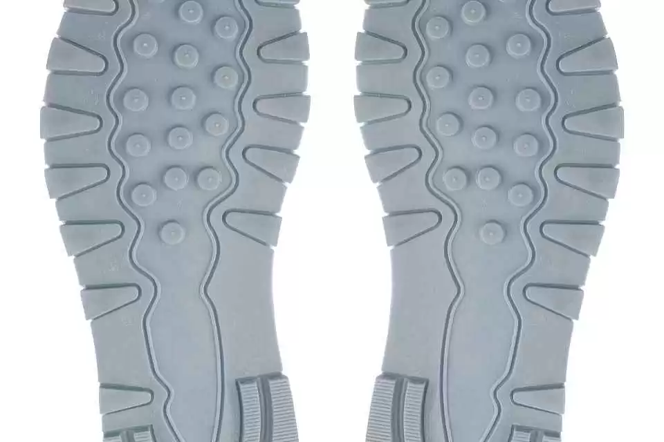 买鞋不想踩坑 鞋底材质这篇让你从外行变高手