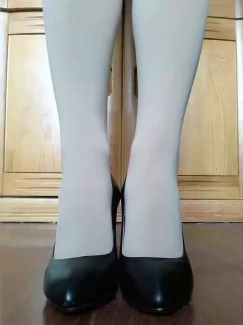 你的品味都藏在裤管下 正装袜子避坑与进阶指南