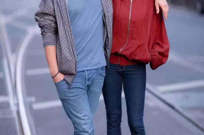 卫衣搭配裤子全攻略,这么穿时髦又显瘦