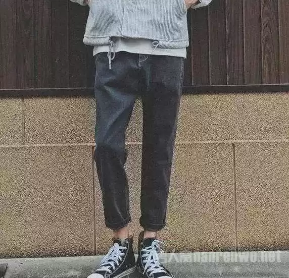 卫衣搭配裤子全攻略,这么穿时髦又显瘦 卫衣搭配裤子全攻略,这么穿时髦又显瘦