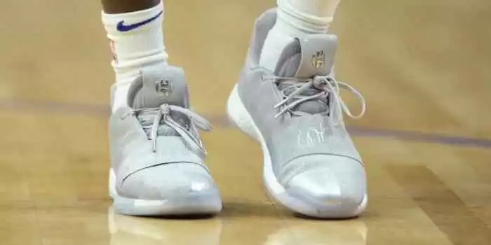 哈登脚下的战靴进化史 最新科技全解析