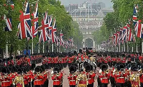 国庆节穿搭指南让你轻松出彩 国庆节穿搭指南让你轻松出彩