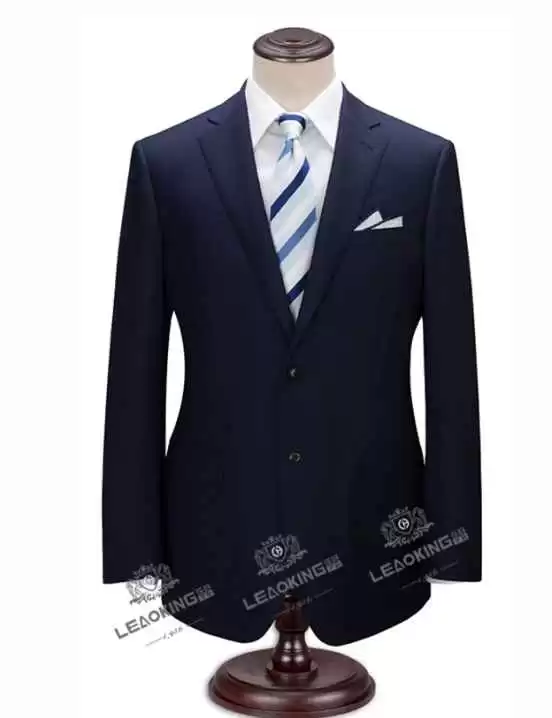 找对西装牌子让你气场全开不同场合预算体型选购全攻略