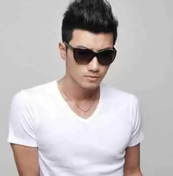 方脸男生发型改造指南 告别刚硬线条塑出柔和帅感