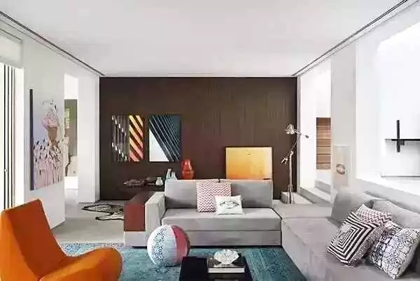 深灰色穿搭配色指南 聪明人都这么搭显高级又提气色