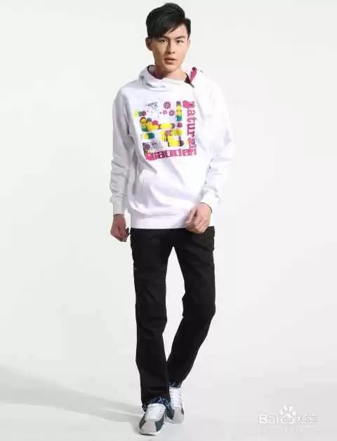 男卫衣搭配外套指南 解锁一衣多穿的时尚密码