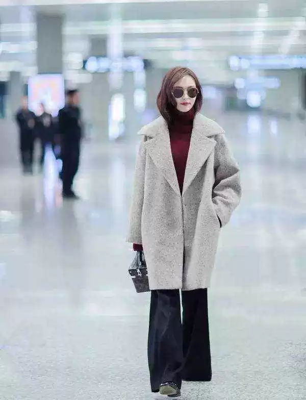 白色毛衣搭配外套全攻略 时尚保暖两不误