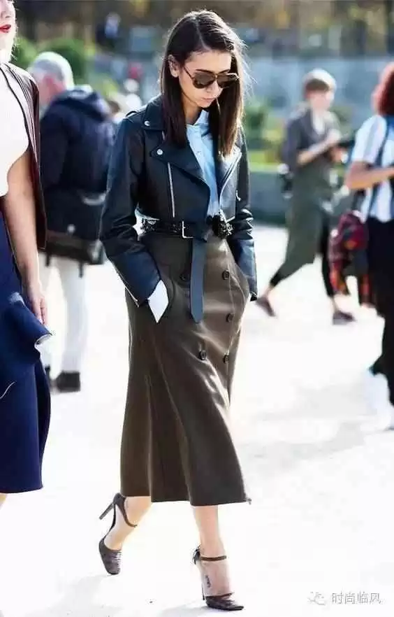 皮衣配裙子绝了 今年秋天这样穿甜酷又高级 皮衣配裙子绝了 今年秋天这样穿甜酷又高级