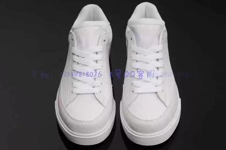 白鞋搭袜全攻略 从颜色到款式一次搞定你的穿搭烦恼