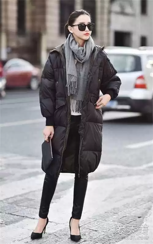 短款羽绒服搭配裤子指南穿出冬日时尚范儿 短款羽绒服搭配裤子指南穿出冬日时尚范儿