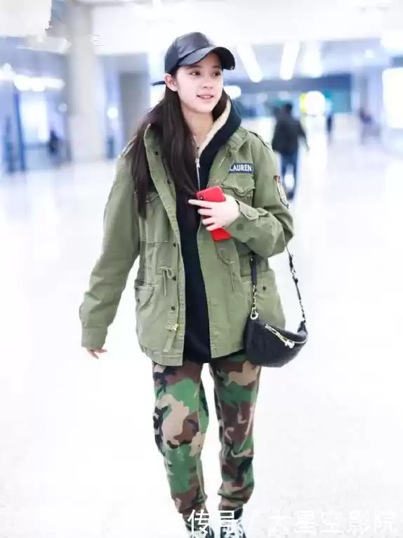 绿色夹克搭配裤装全攻略 穿出你的风格与气场