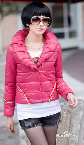 红色羽绒服搭配裤子全攻略穿出冬日温暖与时尚 红色羽绒服搭配裤子全攻略穿出冬日温暖与时尚