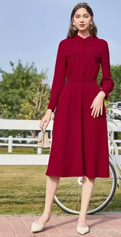 红色连衣裙搭配合适鞋子全攻略