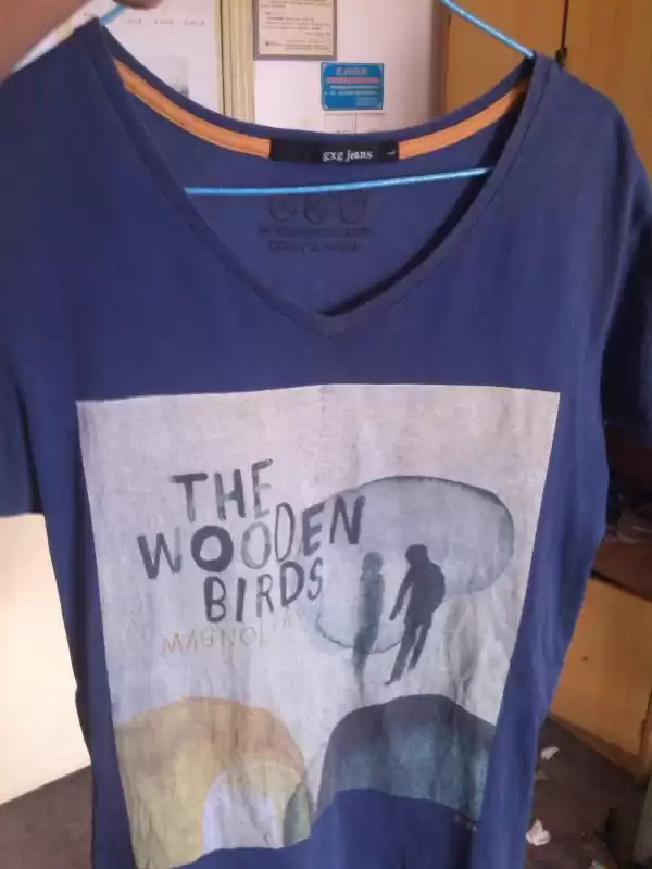 蓝体恤搭配裤子全攻略 穿出你的时尚范儿