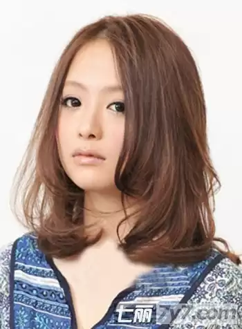 脸大不用慌！这份发型避坑指南让你轻松显脸小