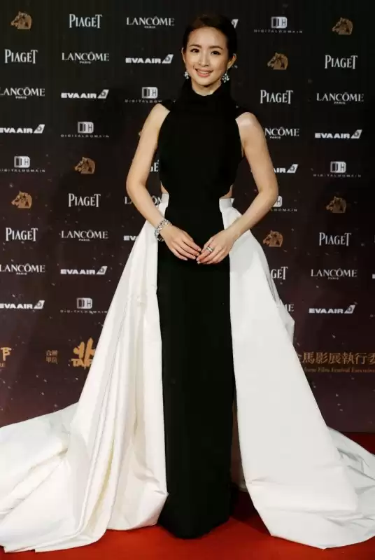 裙腰整理全攻略让你穿出完美曲线轻松摆脱日常烦恼