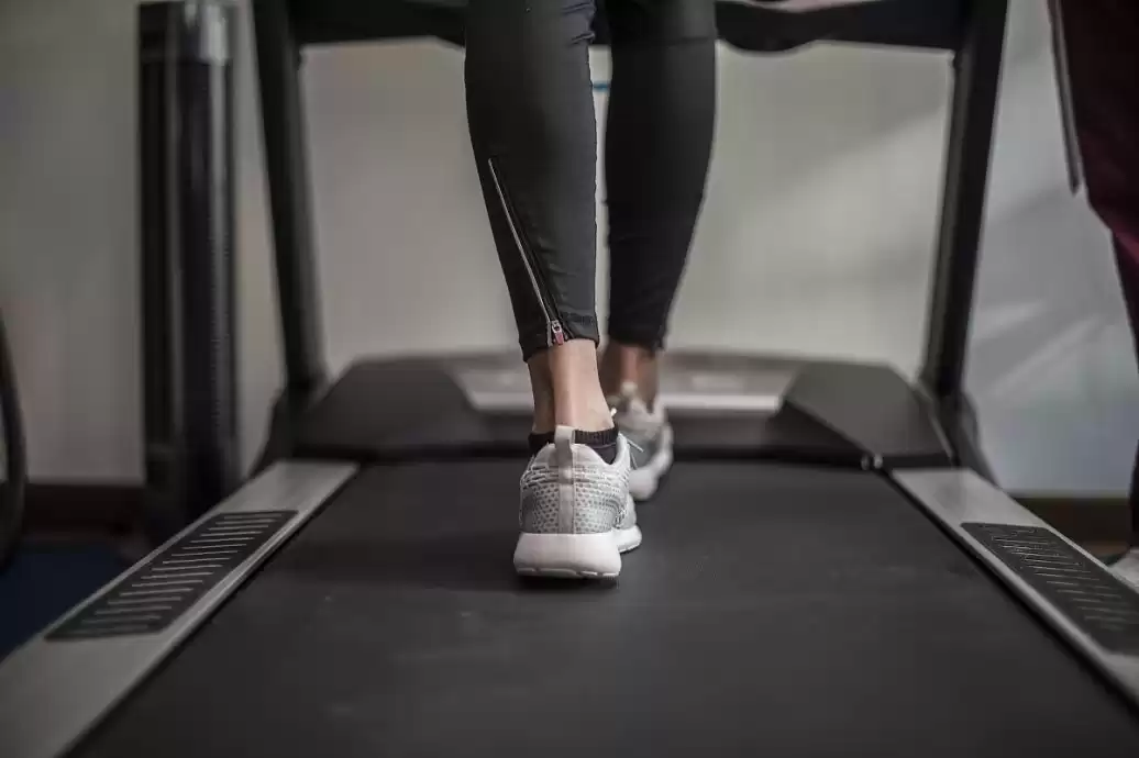 豆豆鞋配裤子秘籍 这样穿时髦不踩雷轻松变身穿搭高手