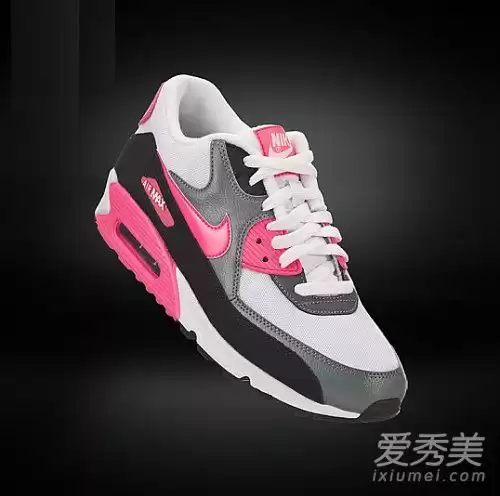 走進CDG的異想世界：這不只是一個牌子，是一場持續了半世紀的時尚反抗