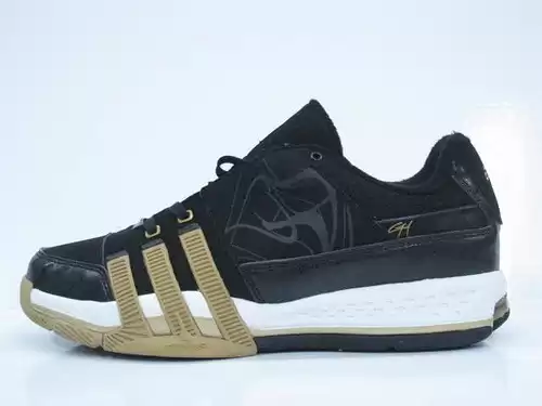 阿迪达斯到底属于什么档次？扒一扒它的多层身份，这可不止三言两语能说清