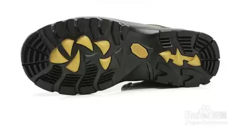 雨天走路不再心慌慌 哪种鞋底真正防滑抓得牢 雨天走路不再心慌慌 哪种鞋底真正防滑抓得牢