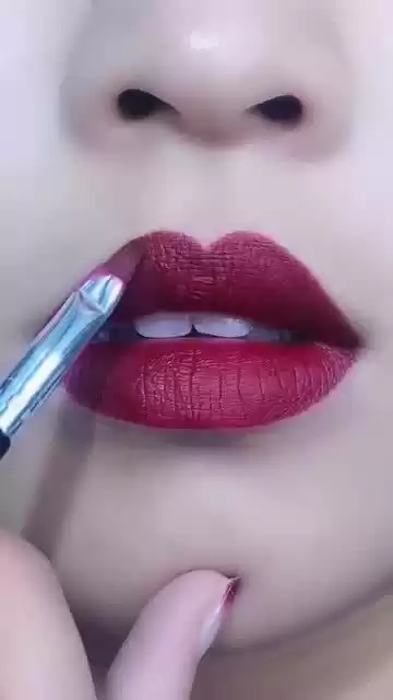 酒红色的年龄密码 懂它才能穿出高级感