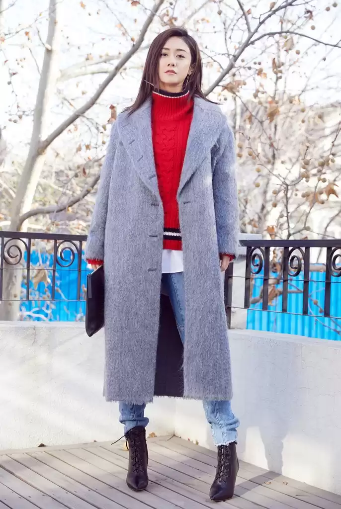 高领毛衣外套搭配全攻略让你时尚保暖两不误