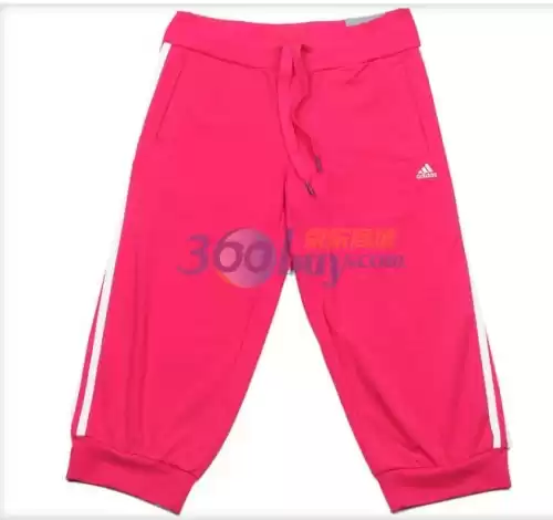 黑色中裤搭配上衣指南 穿出你的夏日时尚风采 黑色中裤搭配上衣指南 穿出你的夏日时尚风采