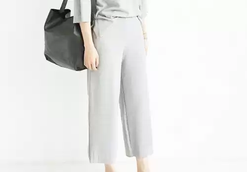 驼色裤子搭配上衣颜色全攻略 穿出高级感就这么简单