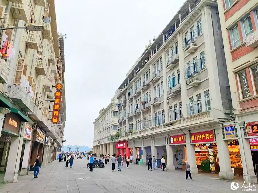 高街密码破解：从香港鬼屋传说到全球剁手圣地的双面传奇