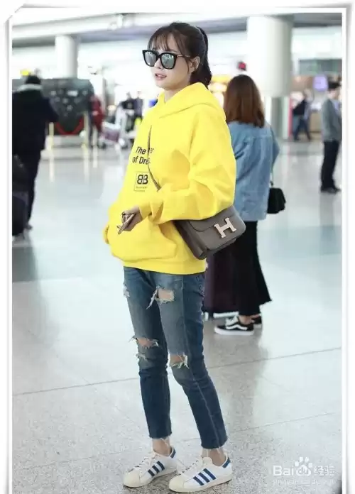 黄色卫衣搭配指南 穿对亮眼穿错土气 这些秘诀让你轻松拿捏