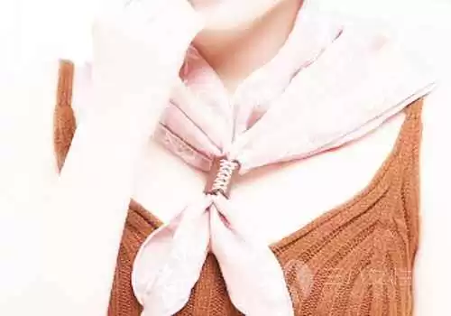 丝巾不只是一块布 它是你身上会讲故事的艺术品 丝巾不只是一块布 它是你身上会讲故事的艺术品