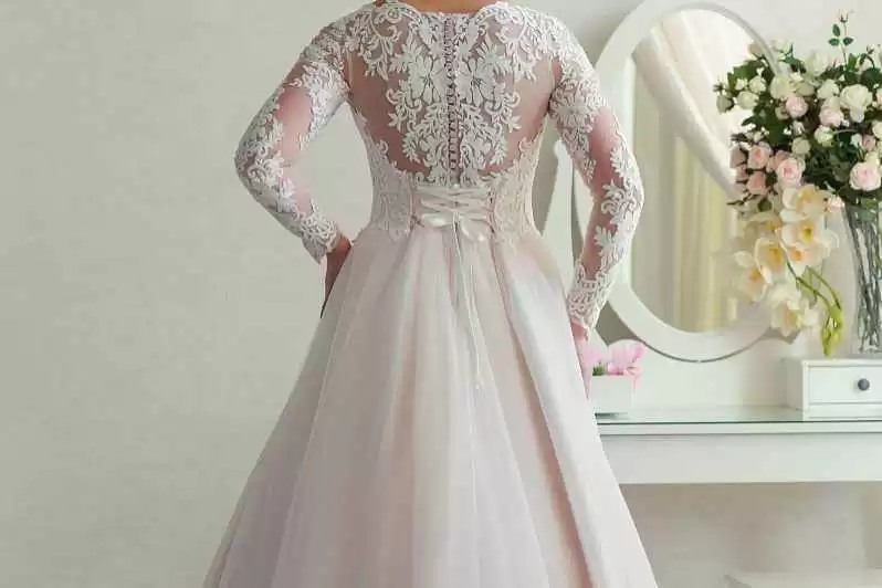 姐妹们的婚礼穿搭修罗场：这样穿赢得好感又不抢风头