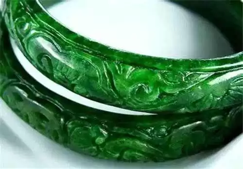 探寻墨绿的什么 找回生活里那抹沉稳的惊喜