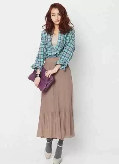 搞定黑色纱裙穿搭这件上衣让你美出新高度