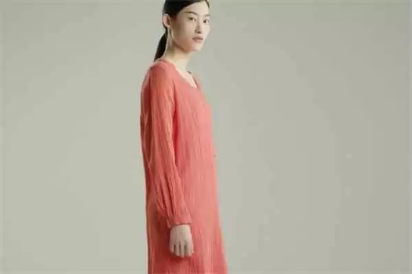 橙色穿搭有窍门 这些配色让你靓翻全场