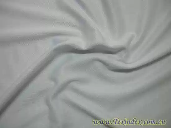 涤纶到底是个啥料子 摸起来滑滑的穿上身挺挺的秘密全在这儿