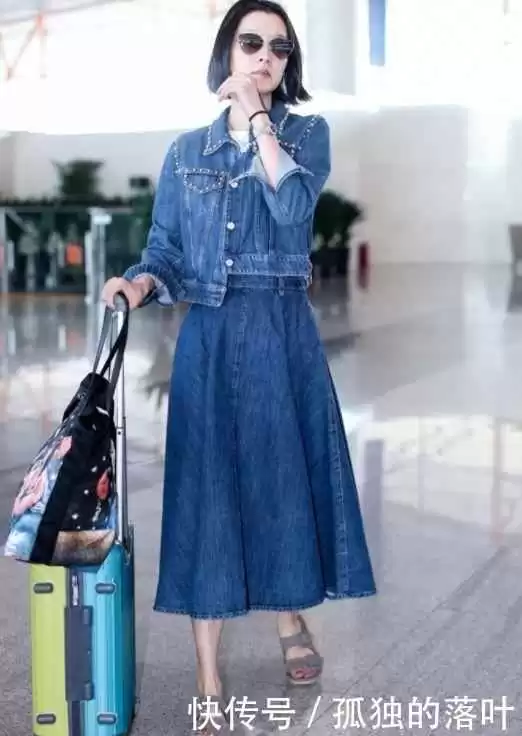 牛仔裙穿搭密码 这几种鞋让你美出新高度