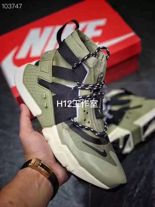 男生鞋柜里的颜值革命 从踩屎感到高级感只差这双鞋