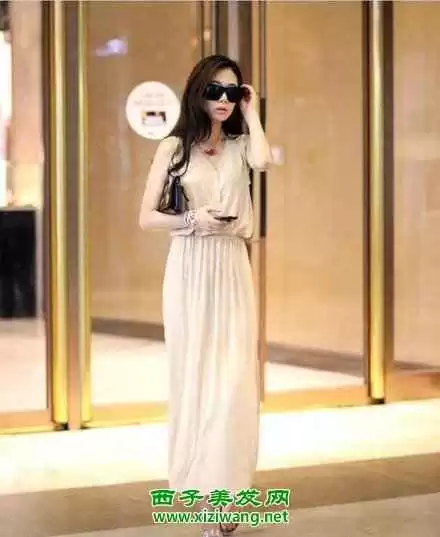 白色裙子搭什么上衣？这篇攻略让你从衣柜小白变身搭配高手