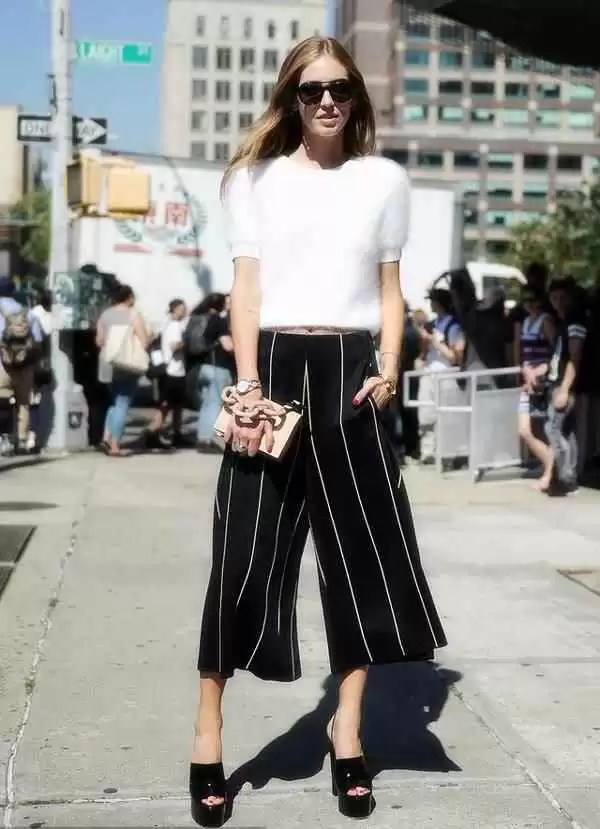 白色阔腿裤的万能上衣公式 这样搭好看不止一点点