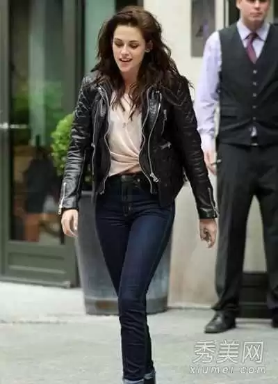 皮衣搭配裤子全攻略 穿出你的个性风采