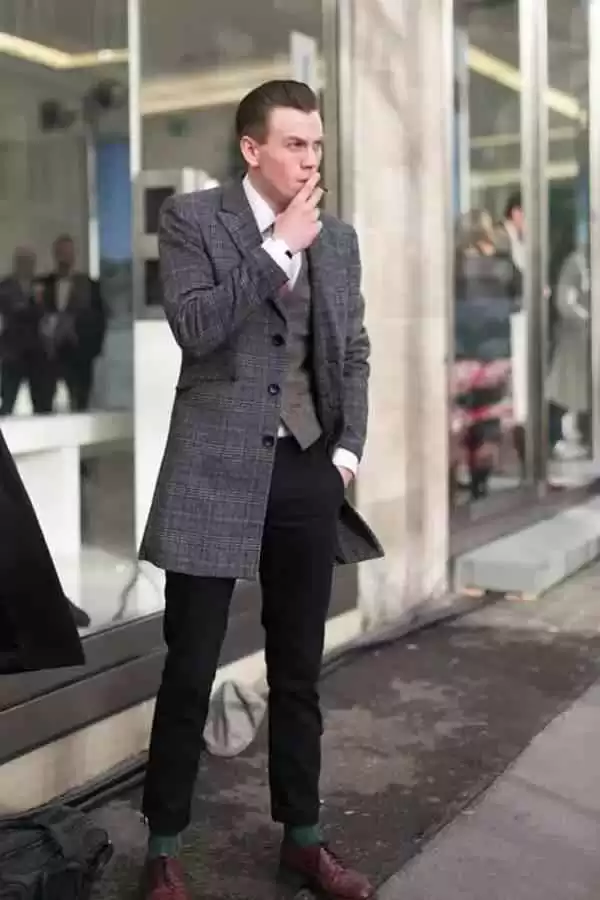 穿正装袜子颜色选不对 尴尬可能找上你