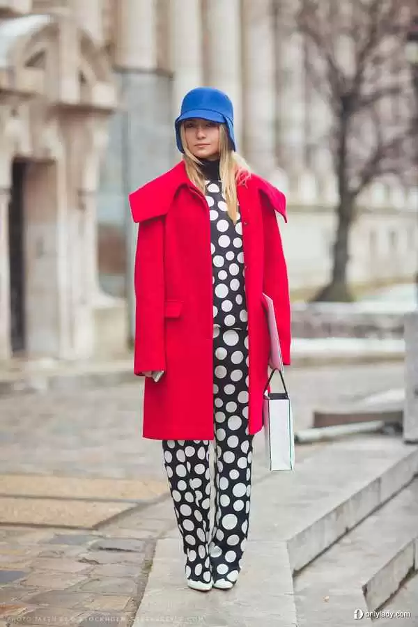 红色外套内搭配色指南 穿出惊艳好气色