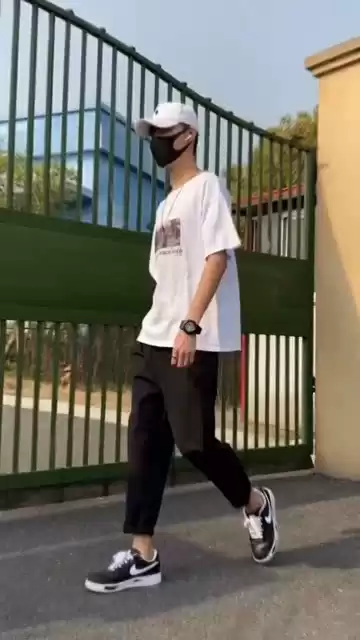 红色短袖搭配指南 穿出你的个性与时尚