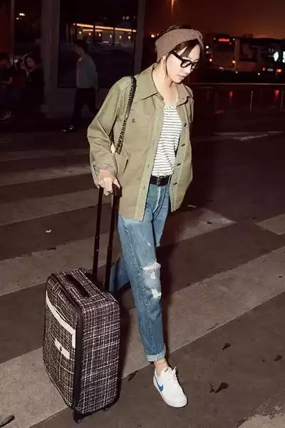 绿夹克配什么裤子才不土气 这三条裤子让你帅出新高度