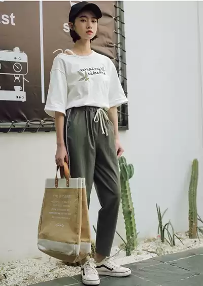 绿裤子搭配上衣的时尚秘诀让你靓爆镜